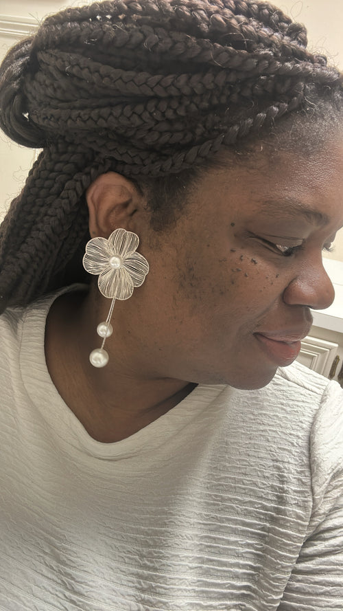 Pearl flower earrings