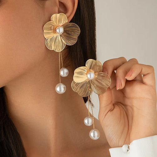 Pearl flower earrings