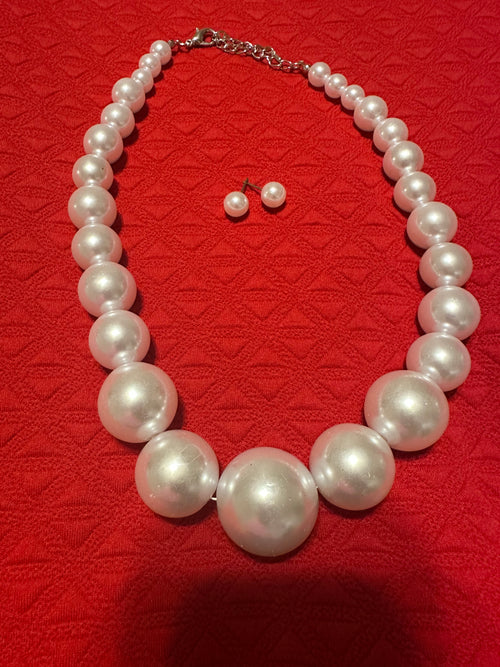 Classic Off White Pearl Necklace Set with Studs